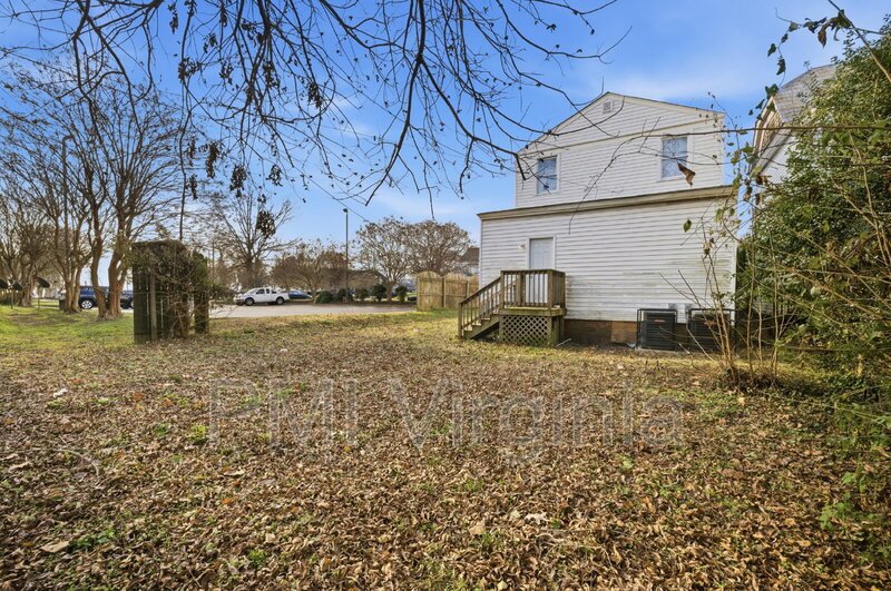 Charming 3-Bedroom Downstairs Duplex for rent in Newport News – Great Location! property image