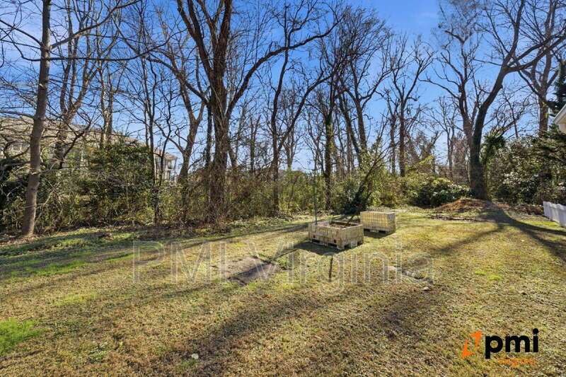 RARE FIND-1 Bed, 1 Bath Secluded Studio apartment property image