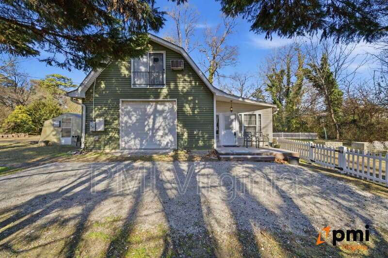 RARE FIND-1 Bed, 1 Bath Secluded Studio apartment property image