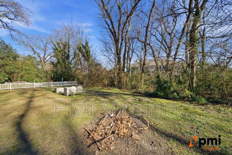 RARE FIND-1 Bed, 1 Bath Secluded Studio apartment property image