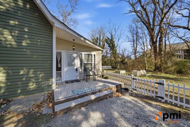 RARE FIND-1 Bed, 1 Bath Secluded Studio apartment property image