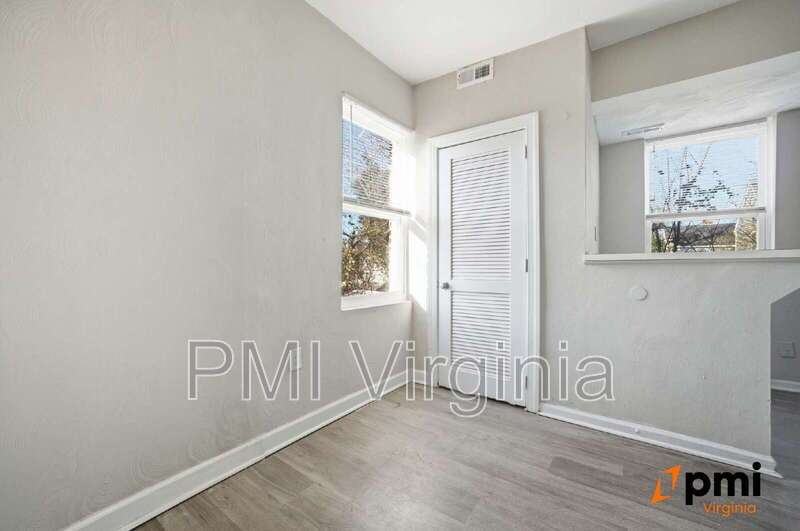 RENOVATED AND UPDATED 3 BEDROOM 1 BATH APARTMENT IN NORFOLK! property image