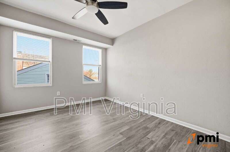 RENOVATED AND UPDATED 3 BEDROOM 1 BATH APARTMENT IN NORFOLK! property image