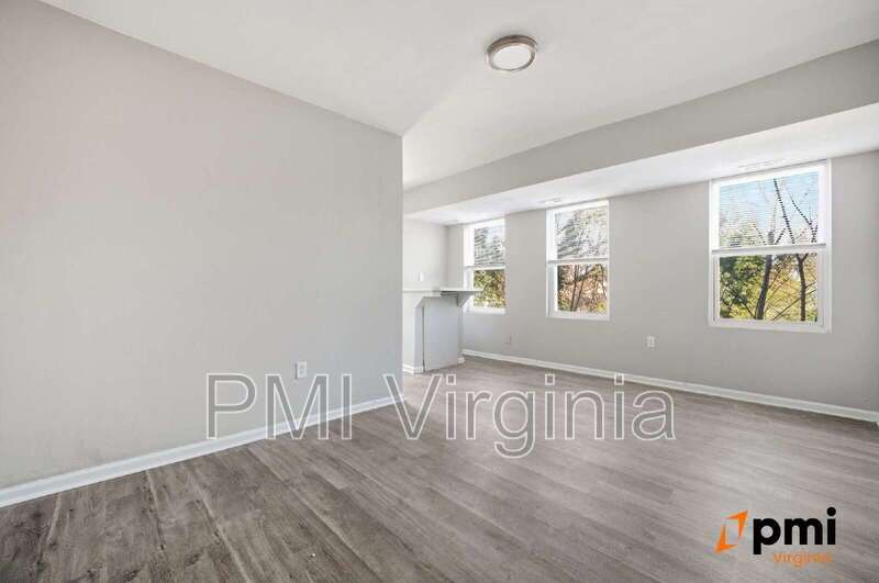 RENOVATED AND UPDATED 3 BEDROOM 1 BATH APARTMENT IN NORFOLK! property image