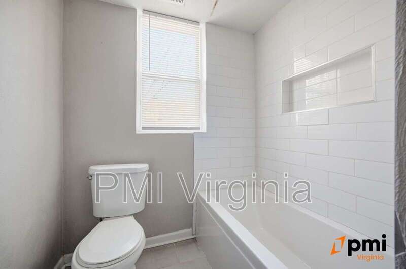 RENOVATED AND UPDATED 3 BEDROOM 1 BATH APARTMENT IN NORFOLK! property image