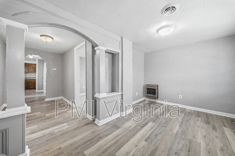 ADORABLE 3 BED, 1 BATH HOUSE FOR RENT IN NORFOLK property image