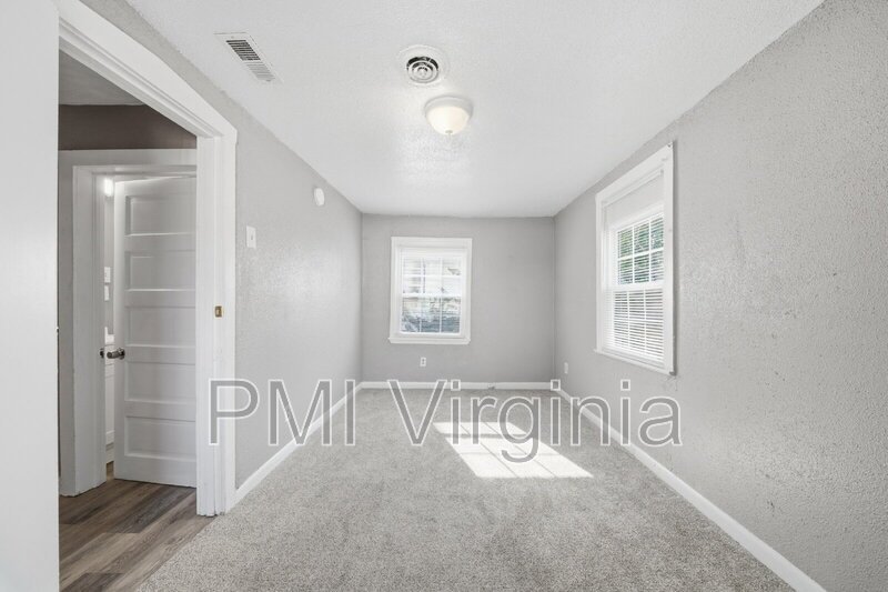 ADORABLE 3 BED, 1 BATH HOUSE FOR RENT IN NORFOLK property image
