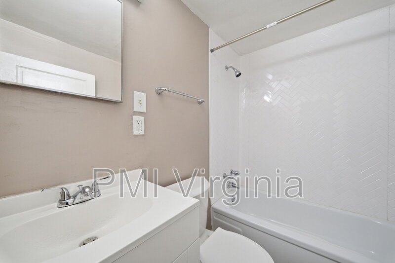 ADORABLE 3 BED, 1 BATH HOUSE FOR RENT IN NORFOLK property image