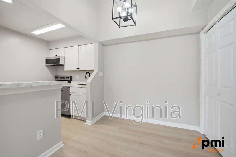 GATED COMMUNITY FULLY RENOVATED 1 BED 1 BATH WITH BALCONY AND POOL property image