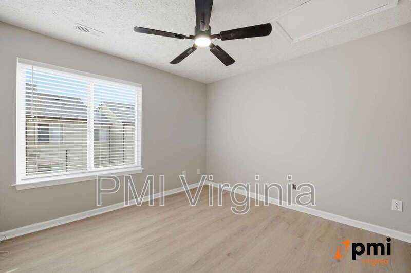 GATED COMMUNITY FULLY RENOVATED 1 BED 1 BATH WITH BALCONY AND POOL property image