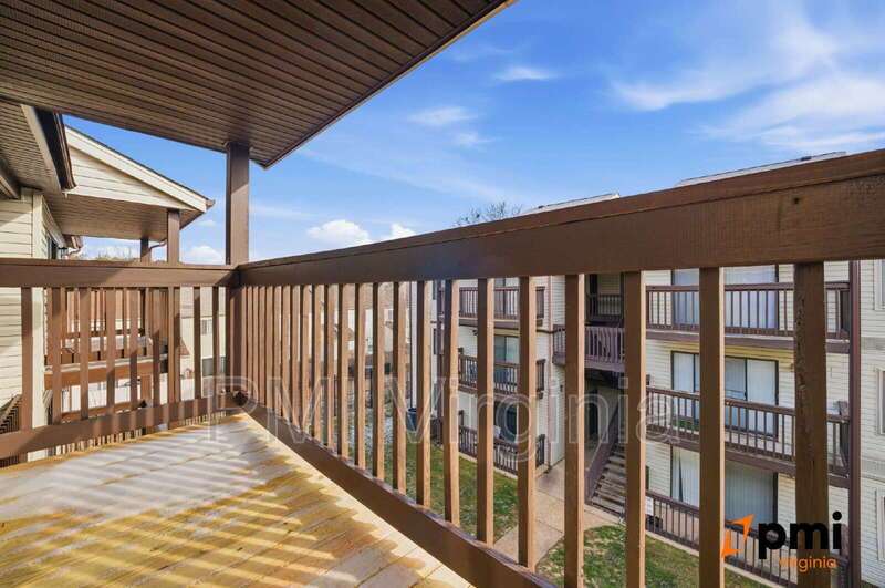 GATED COMMUNITY FULLY RENOVATED 1 BED 1 BATH WITH BALCONY AND POOL property image