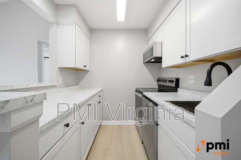 GATED COMMUNITY FULLY RENOVATED 1 BED 1 BATH WITH BALCONY AND POOL property image