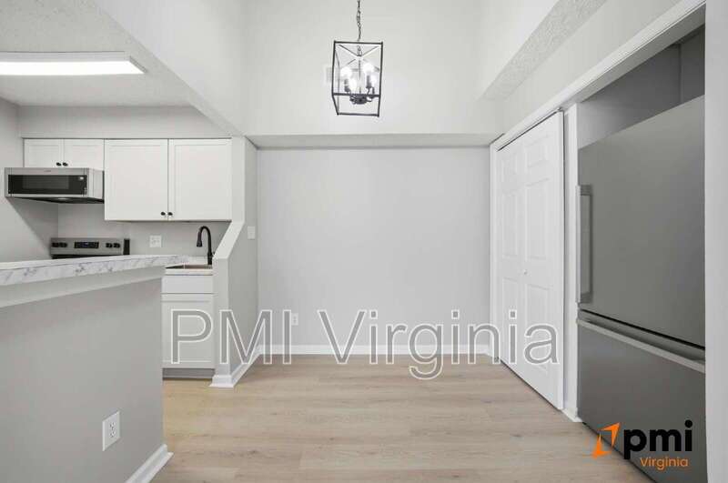 GATED COMMUNITY FULLY RENOVATED 1 BED 1 BATH WITH BALCONY AND POOL property image